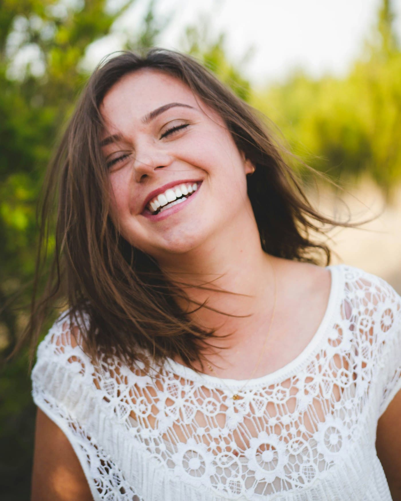 Porcelain Veneers vs. Teeth Whitening: Which Is Right for You?