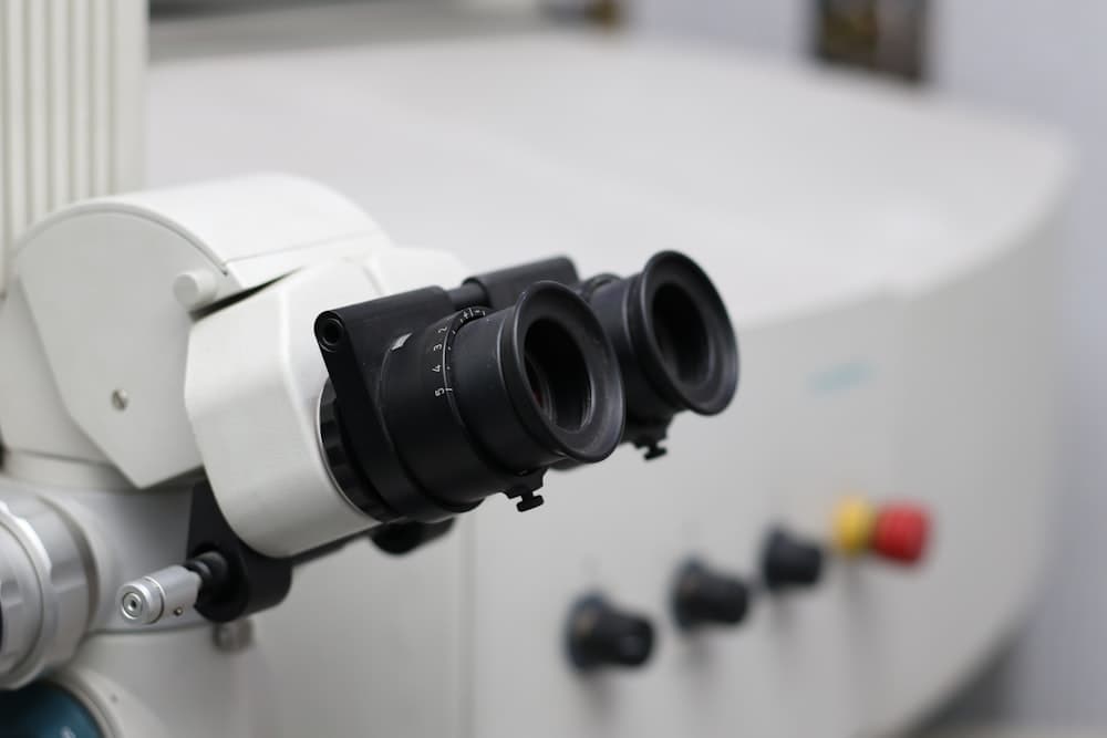 Microscope-Guided Precision Dentistry